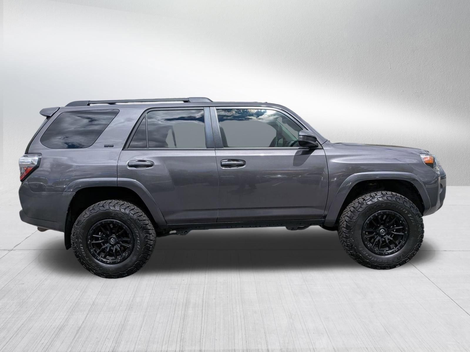 2020 Toyota 4Runner SR5 - Photo 6