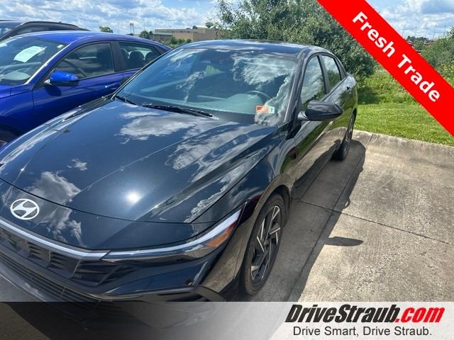 Used 2025 Black Hyundai SEL Sport image 1
