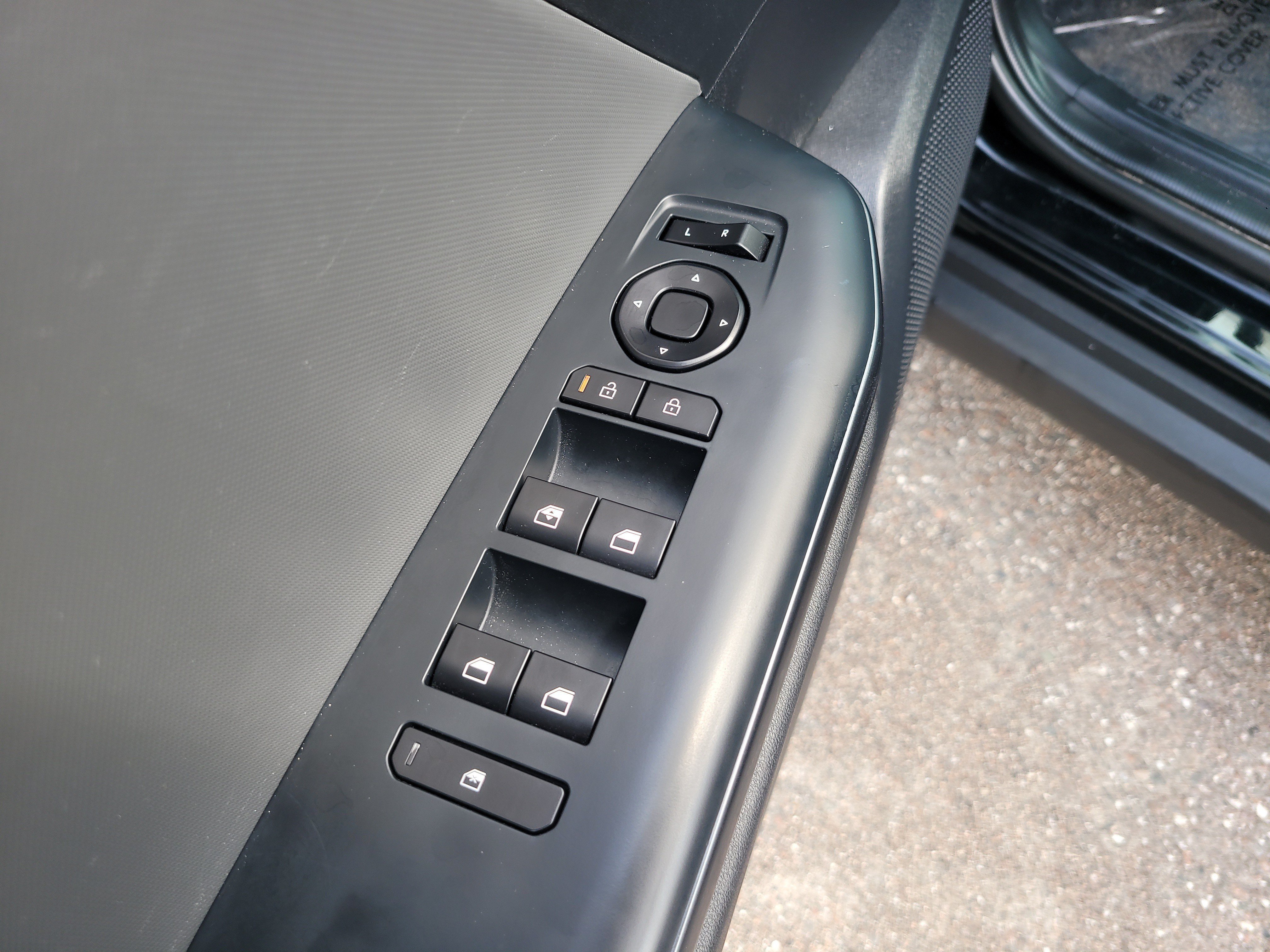 Used 2025 Aurora Black Pearl Kia LXS image 16