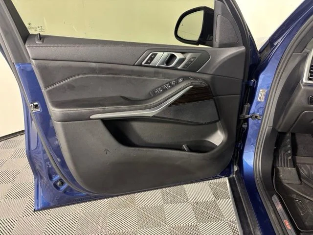 Used 2019 Blue BMW xDrive40i image 15