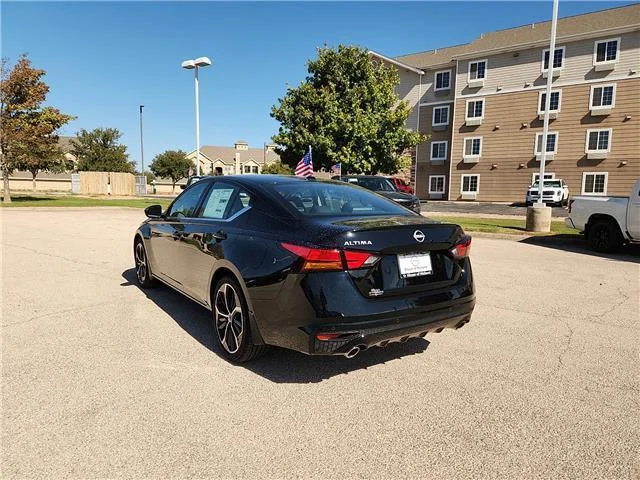 New 2026 KH3 Super Blac Nissan SR Front-Wheel Drive Sedan image 2
