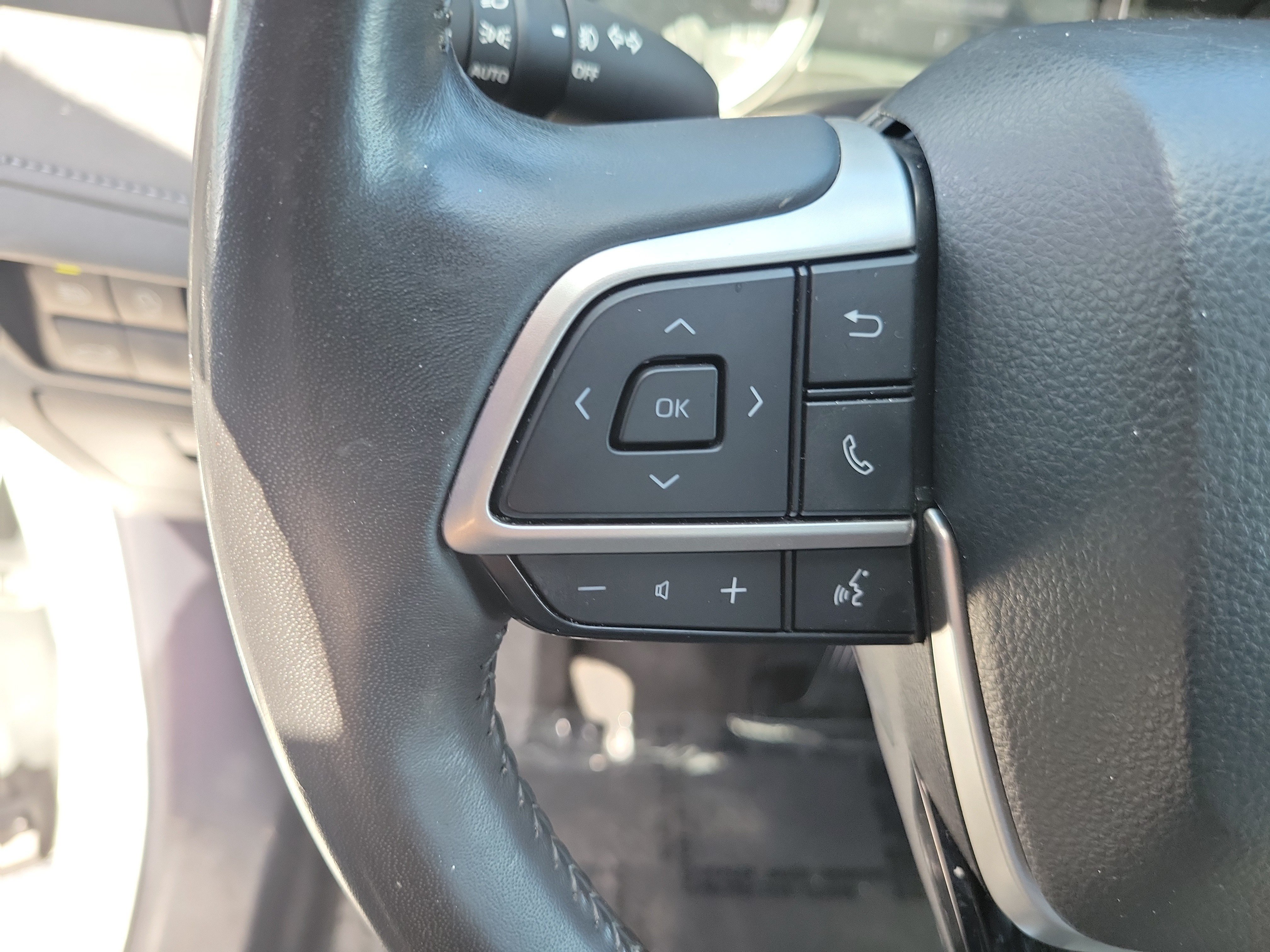 Certified Used 2024 Pearl Toyota LE image 30