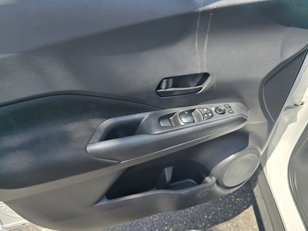Used 2025 White Nissan S image 21