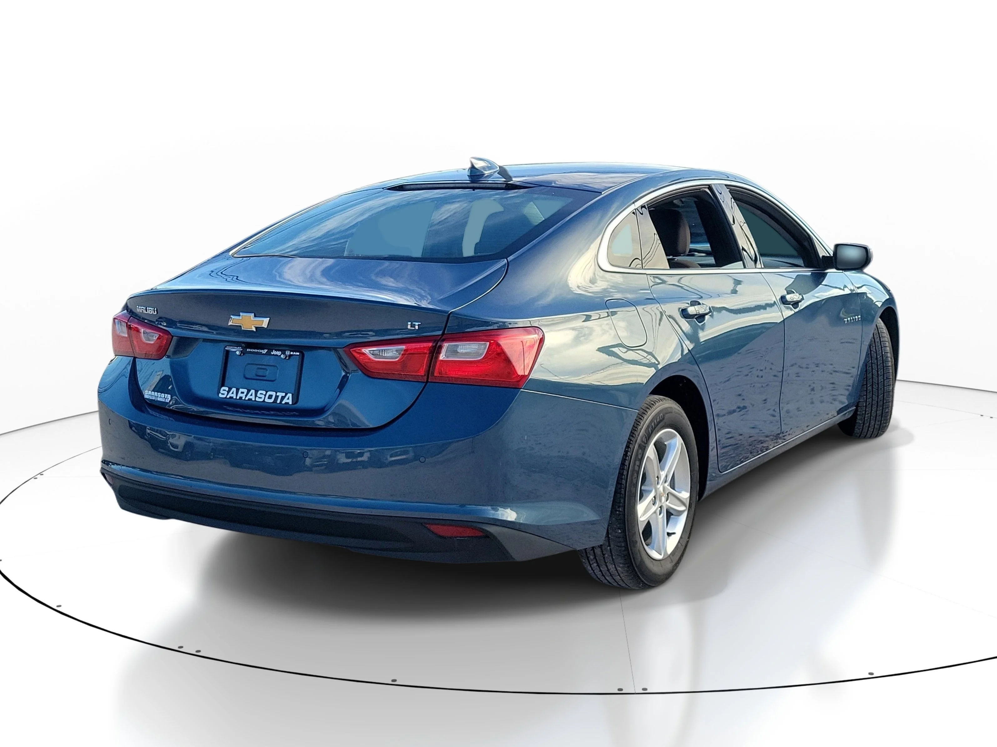 Used 2024 Lakeshore Blue Metallic Chevrolet LT image 6