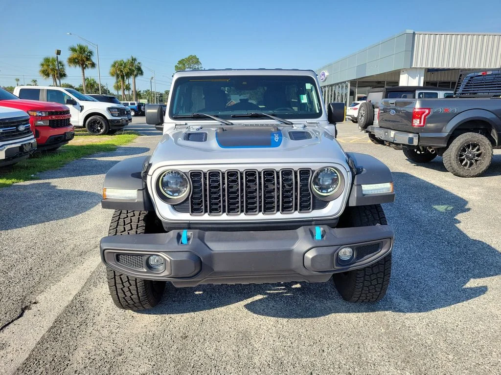 Used 2024 Silver Zynith Clearcoat Jeep Rubicon 4xe image 6
