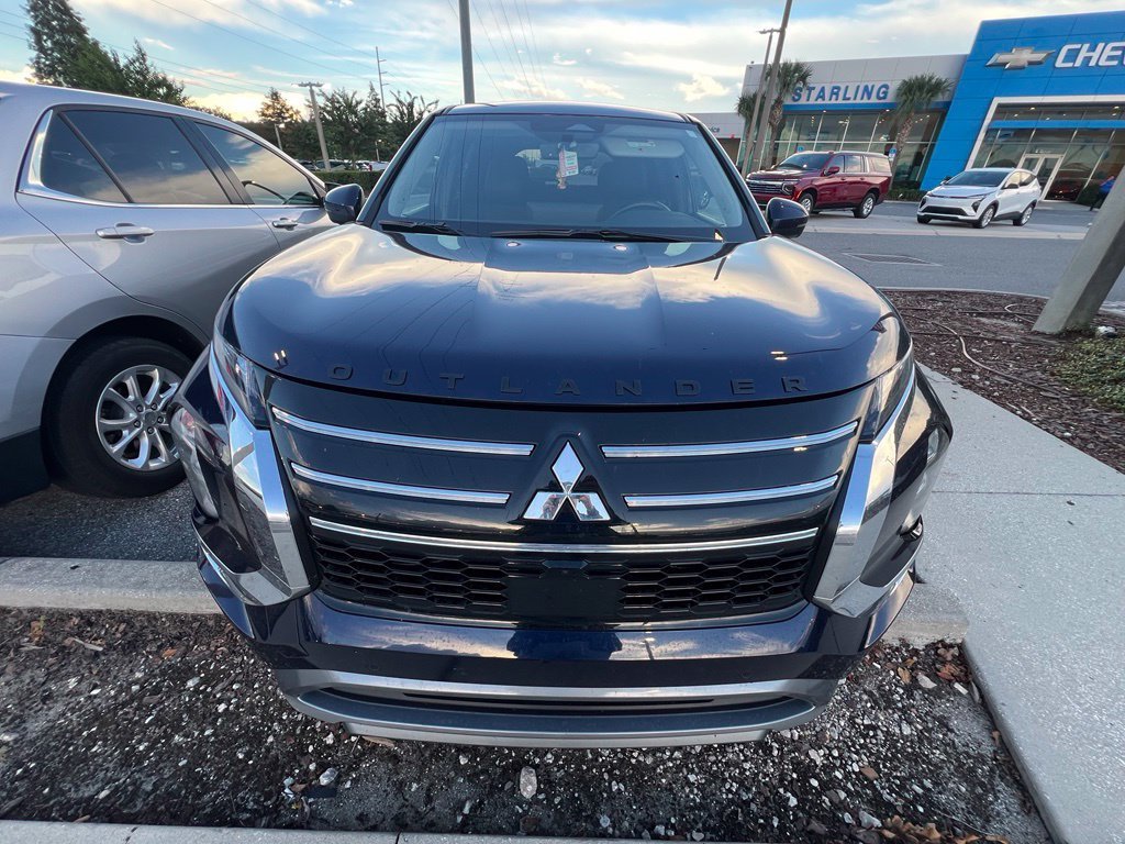 Used 2025  Mitsubishi SE image 2