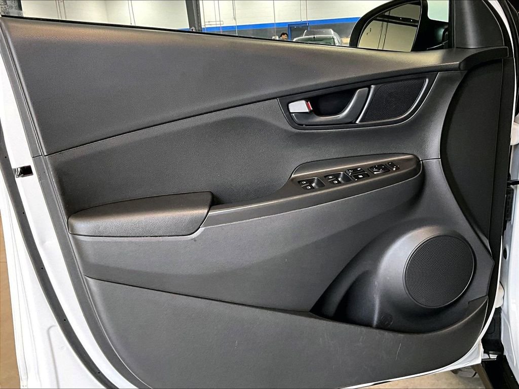 Used 2022 White Hyundai SEL image 9