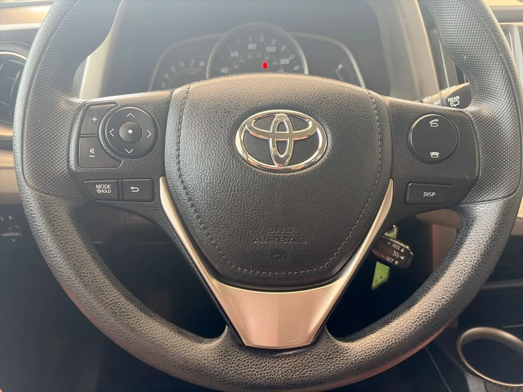 Used 2013 White Toyota LE image 25
