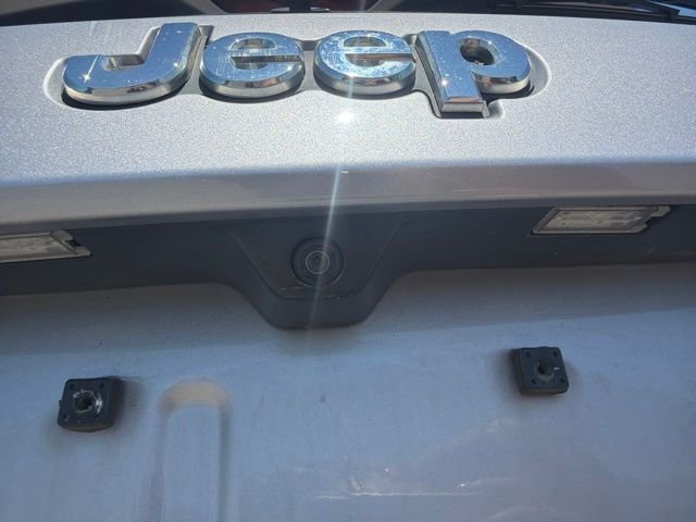 Used 2016 Silver Jeep Limited image 11