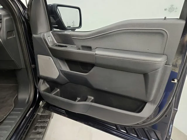 Used 2024  Ford Lariat image 41