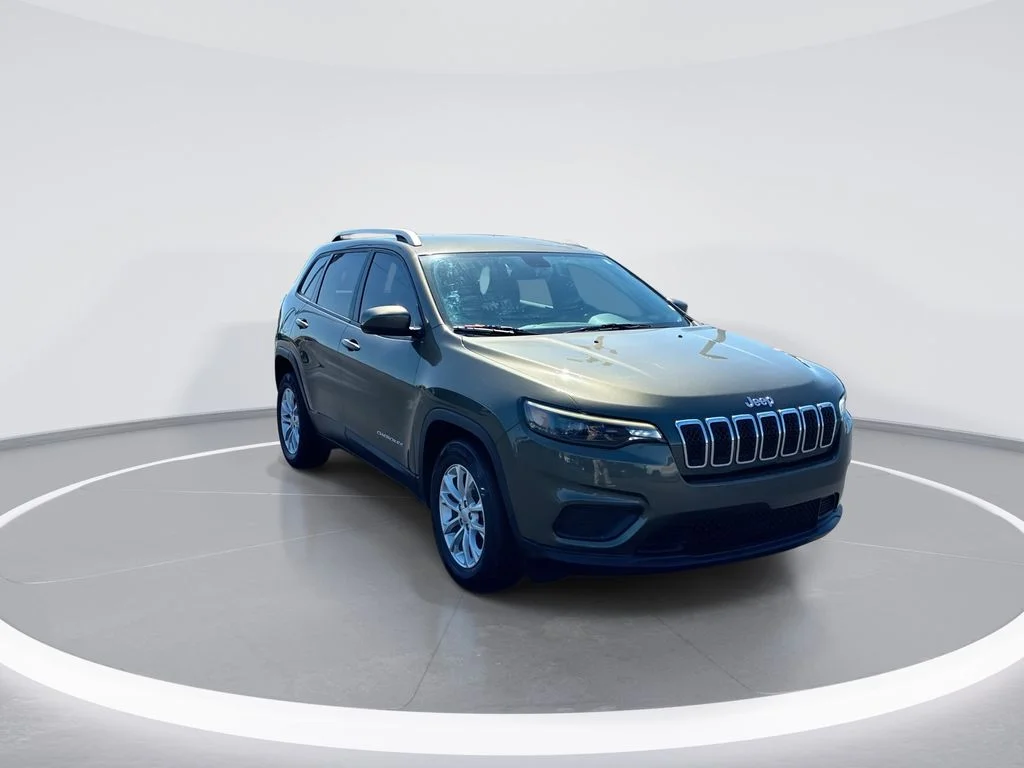 Used 2020 Green Jeep Latitude image 2