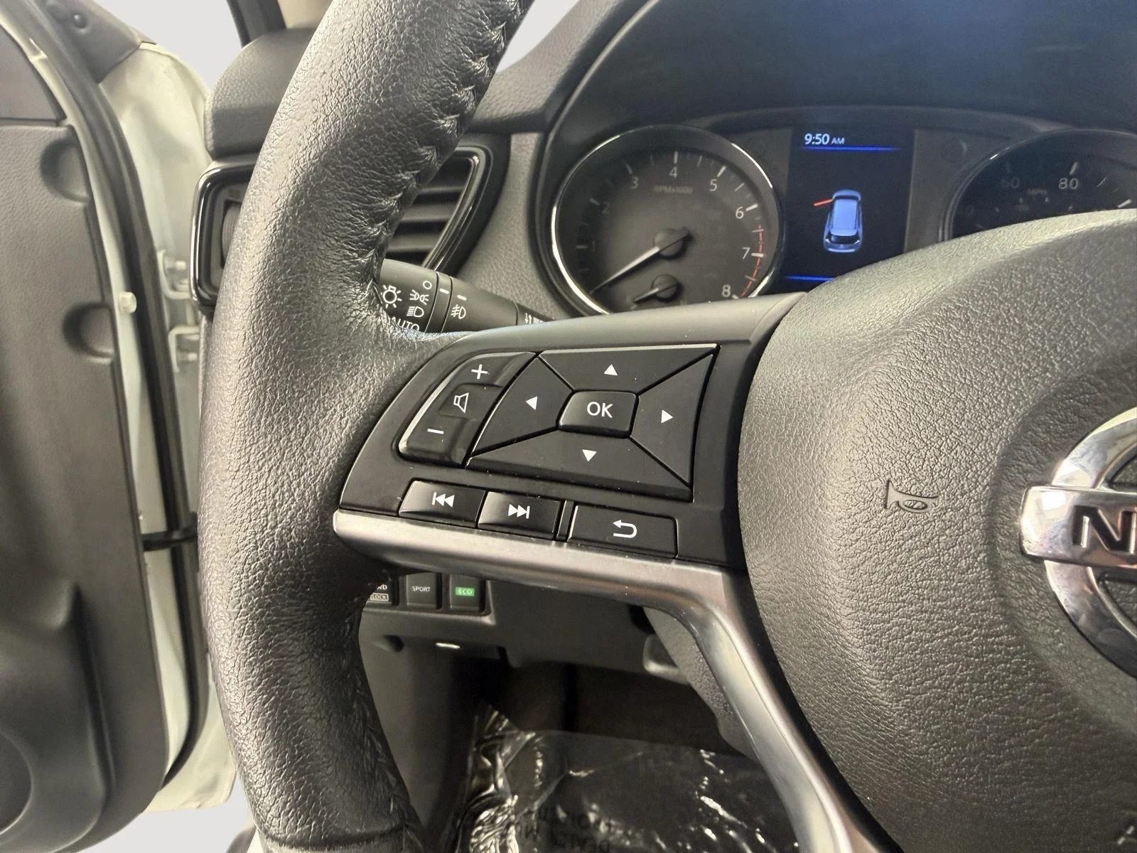Used 2019 Pearl White Tricoat Nissan SL image 15