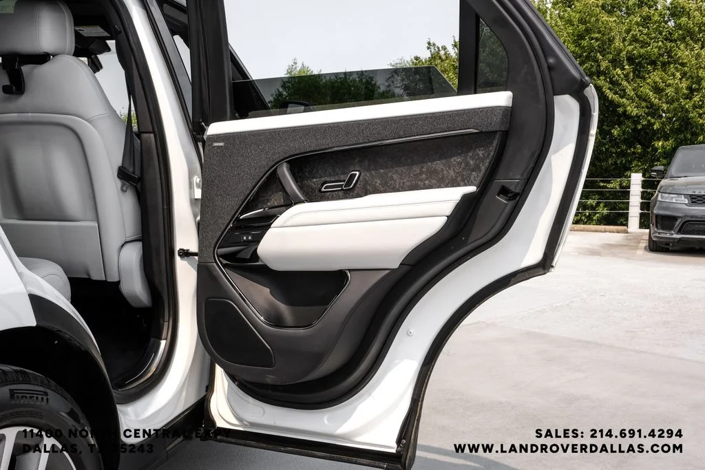 Used 2023 Fuji White Land Rover SE image 53