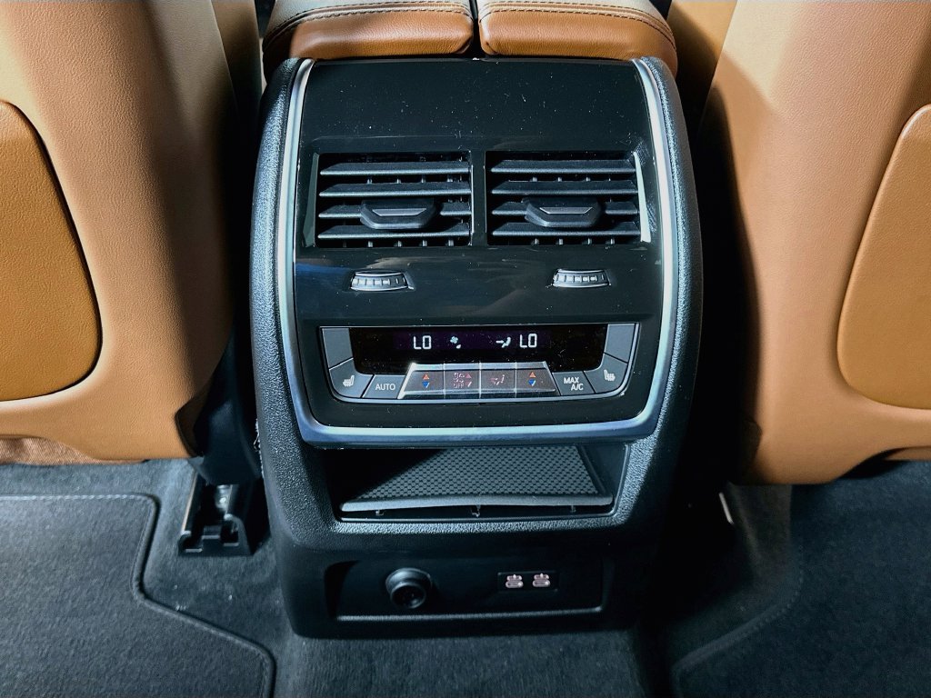 New 2027 Brooklyn Grey Metallic BMW xDrive40i image 18