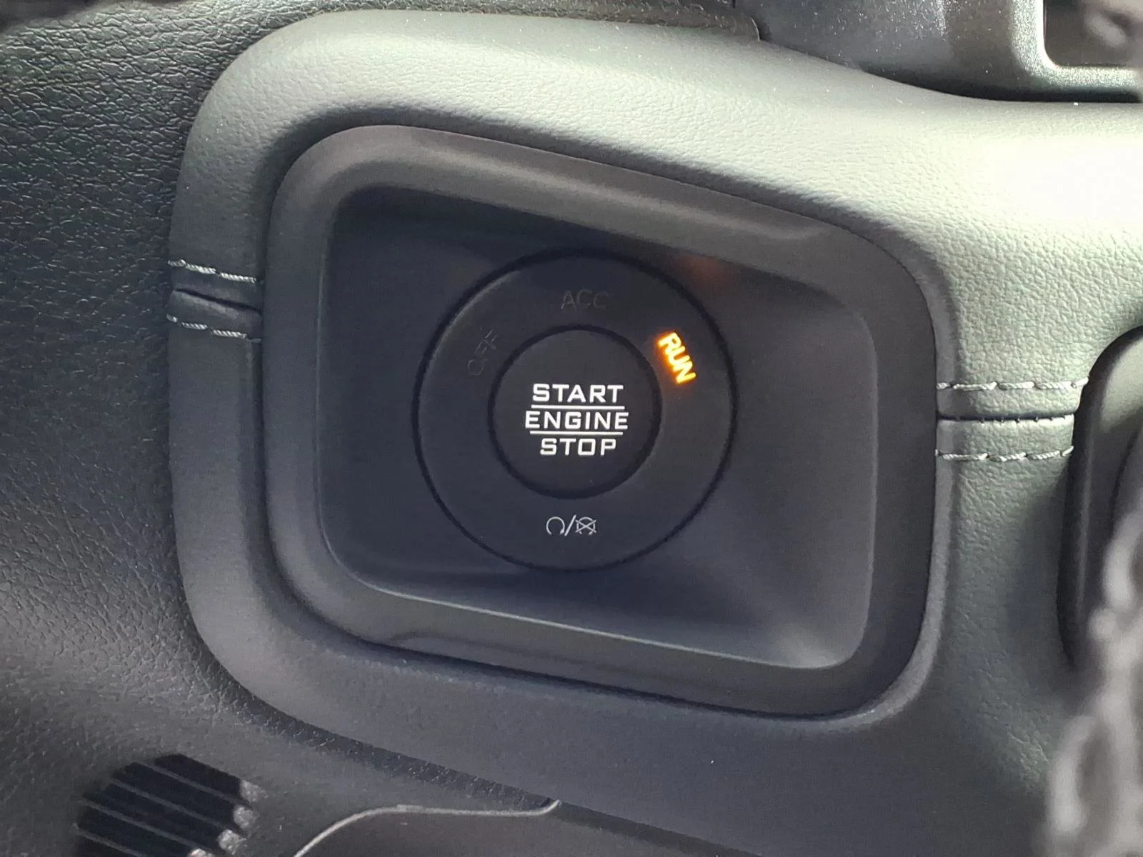 New 2026 Bright White Clearcoat Jeep Mojave image 11