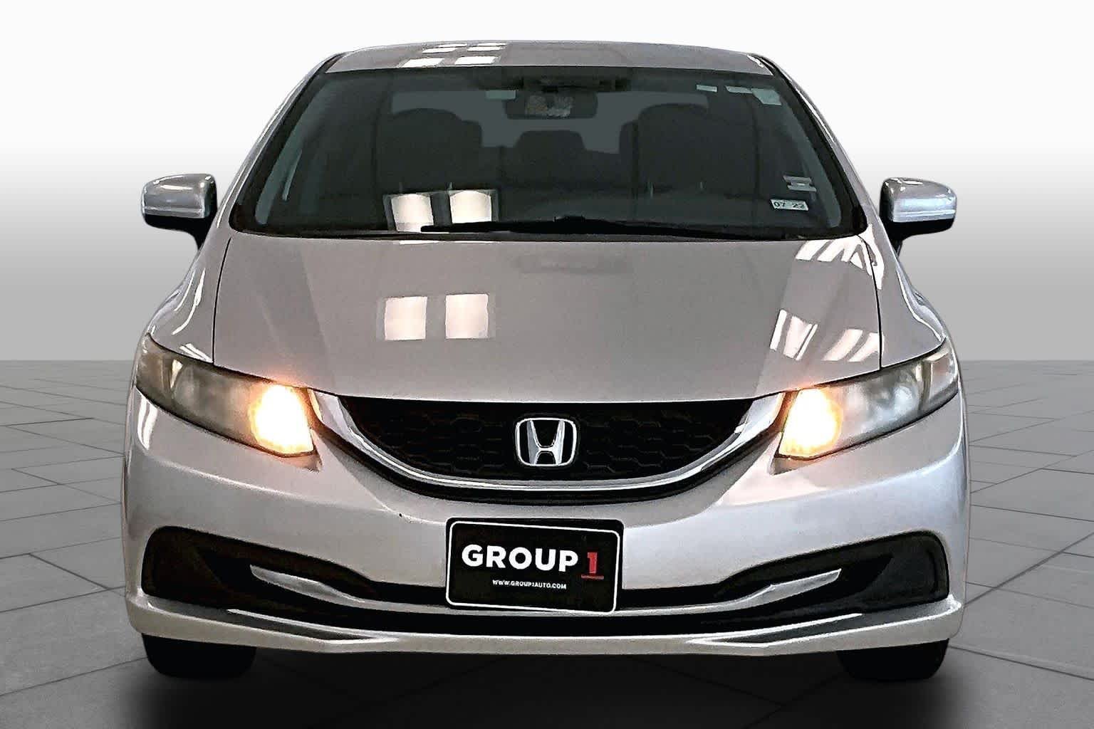 Used 2014 Alabaster Silver Metallic Honda LX image 3