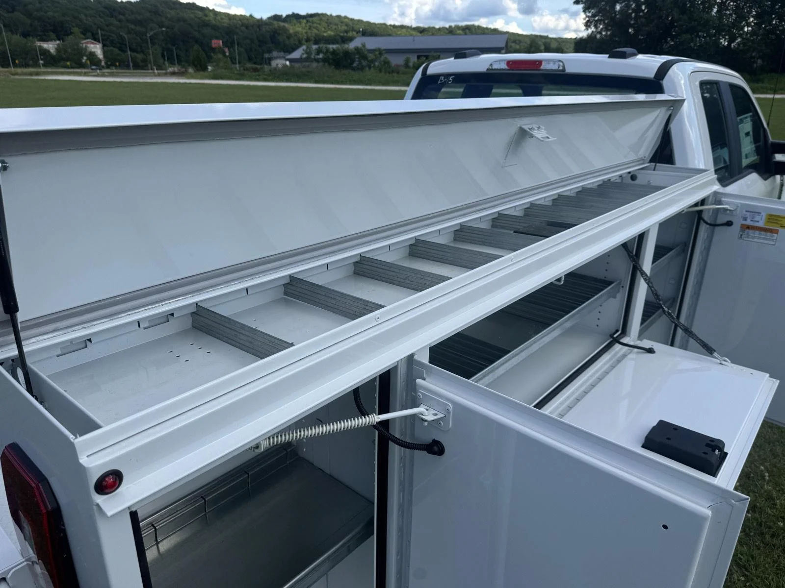 New 2026 Oxford White Ford XL image 3