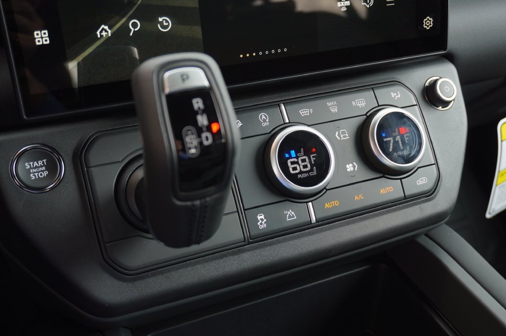 New 2026 Fuji White Land Rover X-Dynamic SE image 24