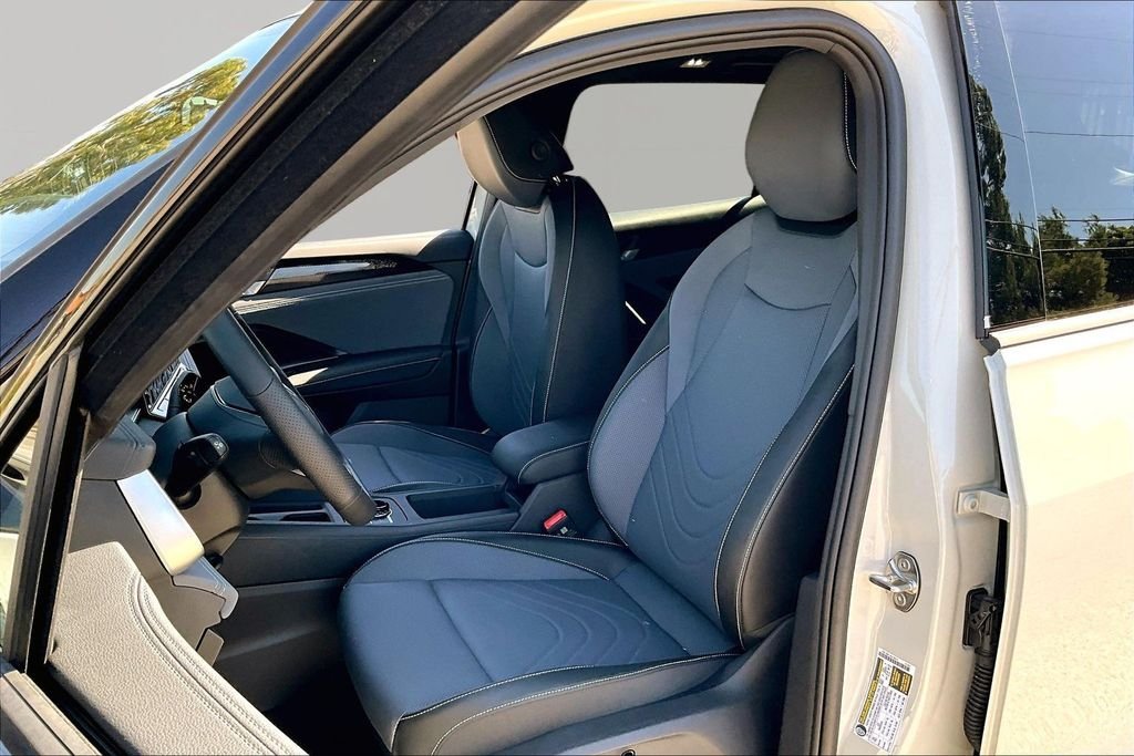 New 2026 Beige Volkswagen 2.0T SE R-Line Black image 21