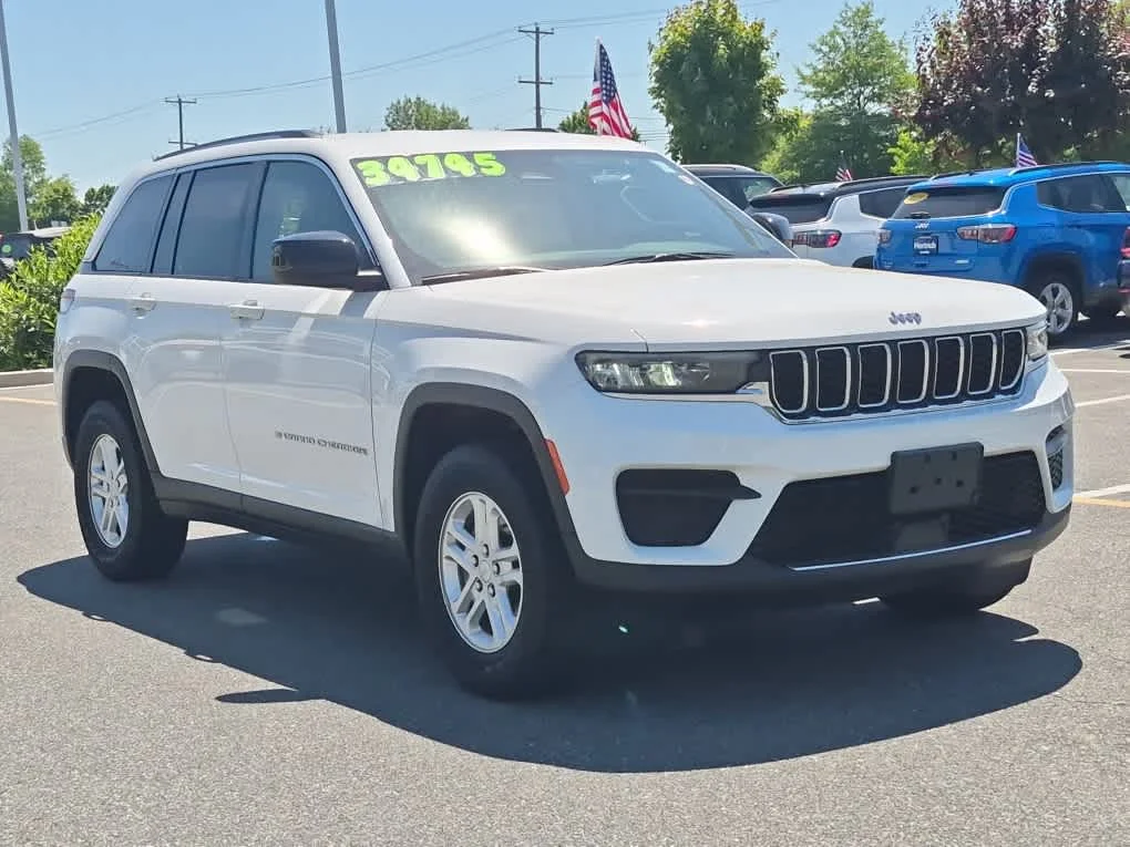 Used 2023 Bright White Clearcoat Jeep Laredo image 2