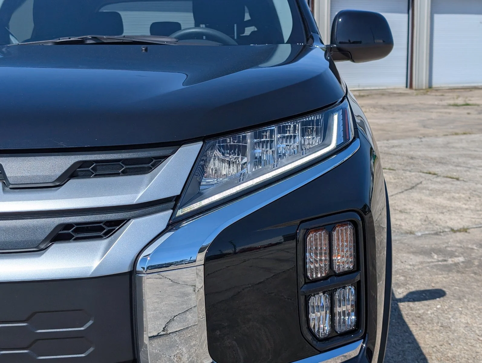 New 2027 Black Mitsubishi 2.0 ES 2WD image 12