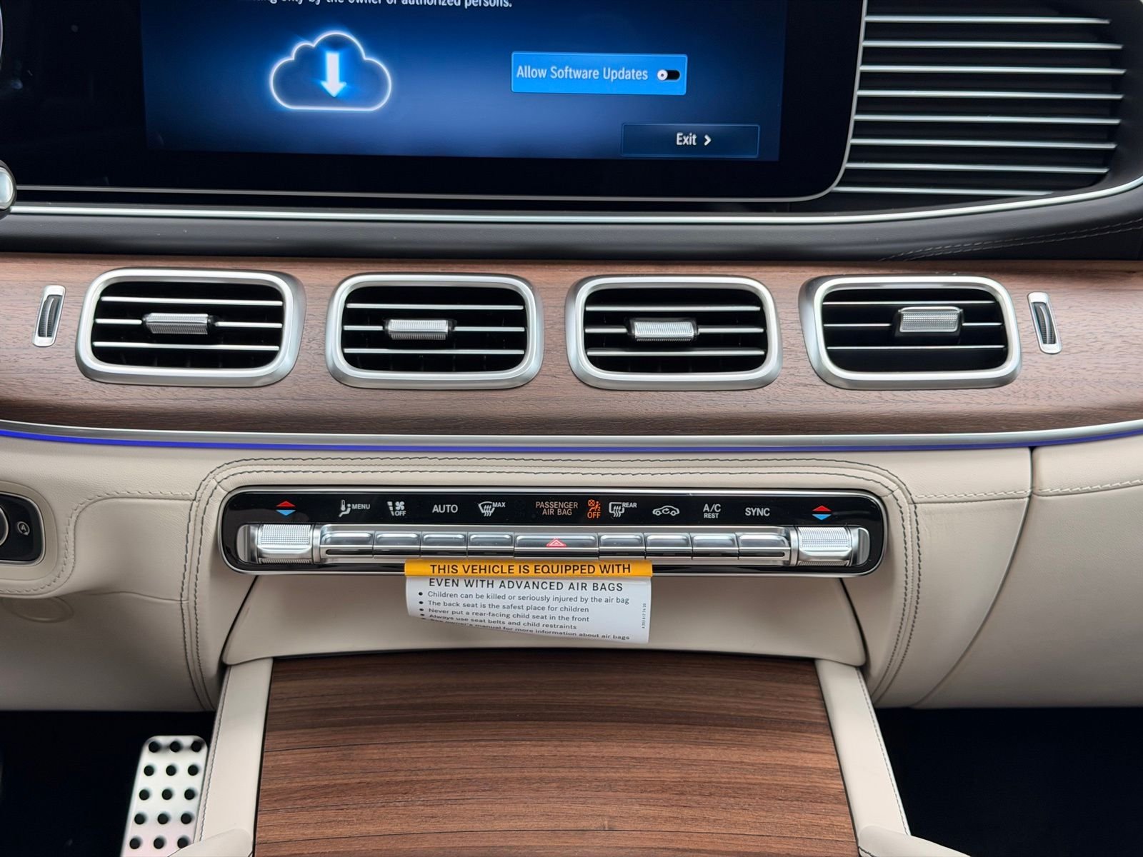 New 2026 MANUFAKTUR Cote D Azur Light Blue Metallic Mercedes-Benz GLE 53 AMG® image 16