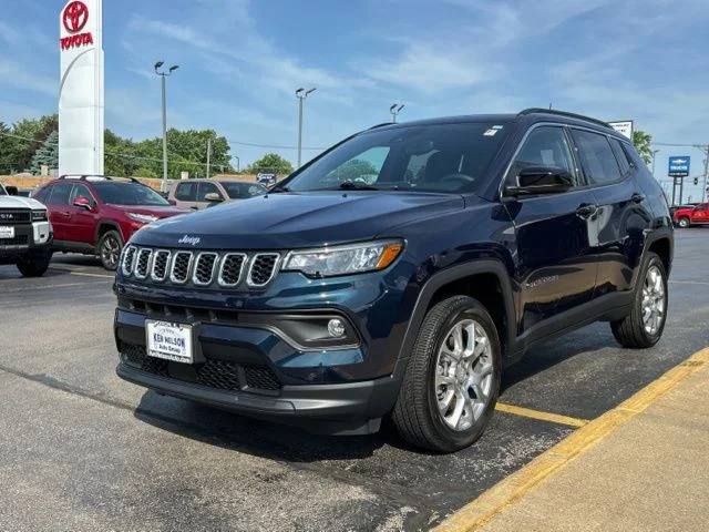 Used 2024 Blue Jeep Latitude Lux image 5