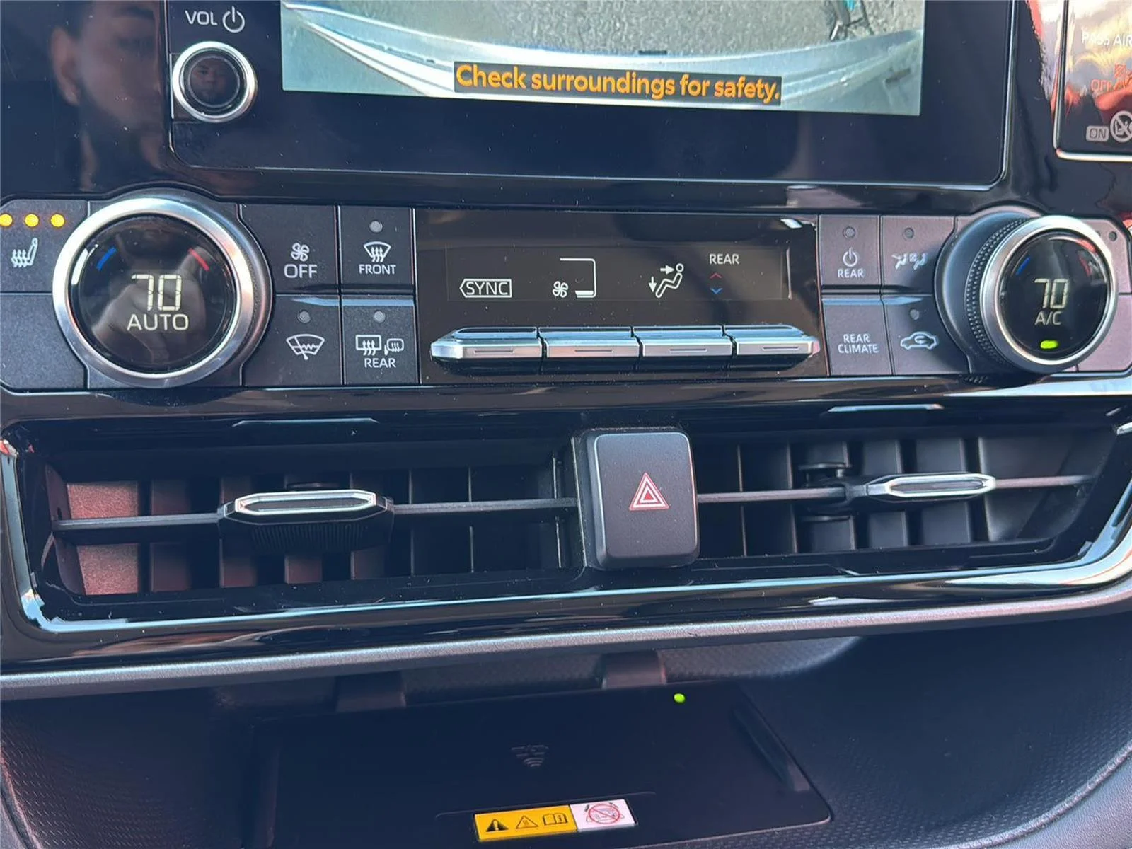 2023 Toyota Highlander XLE - Photo 18