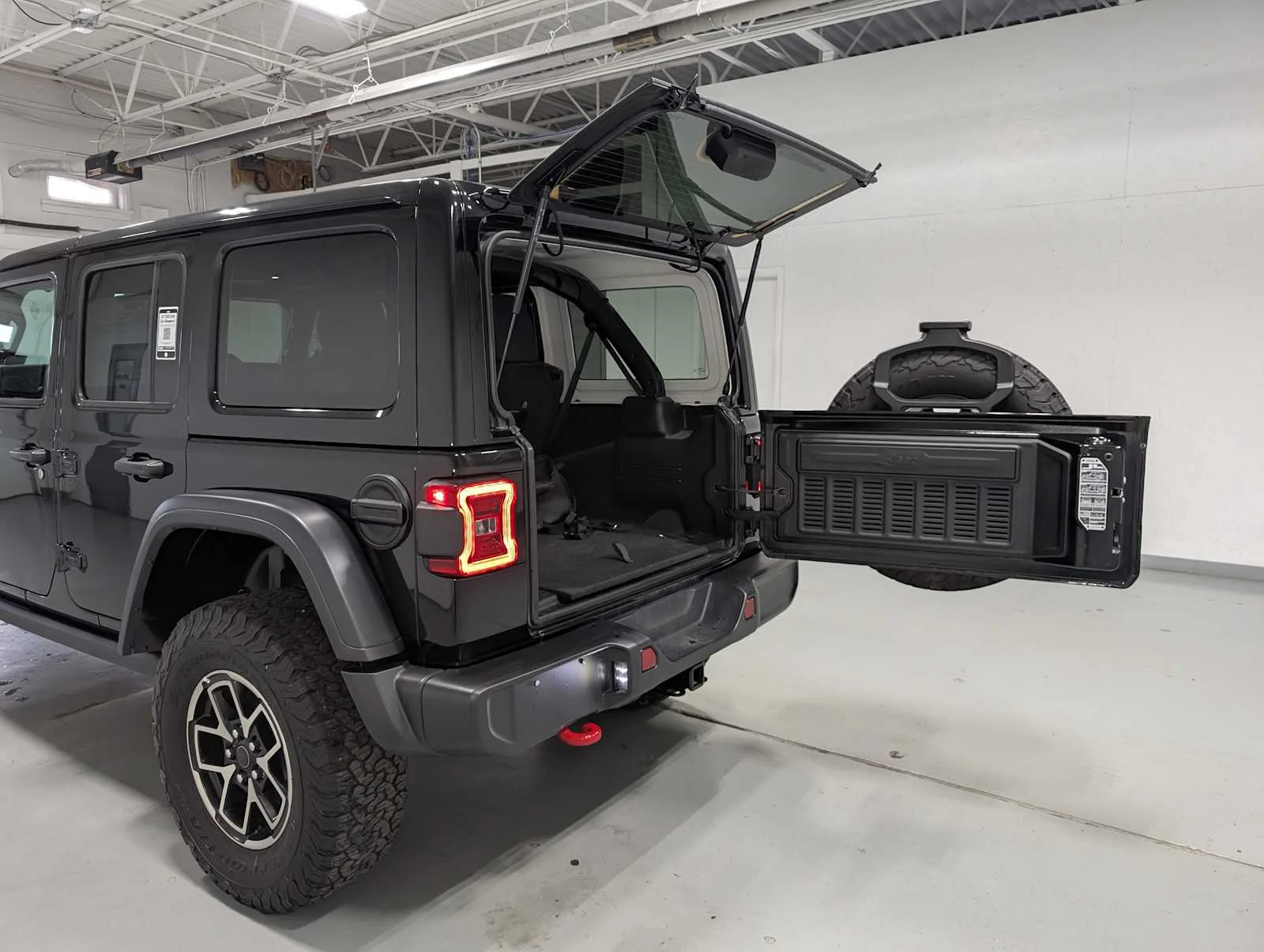 Used 2025 Black Clearcoat Jeep Rubicon image 38