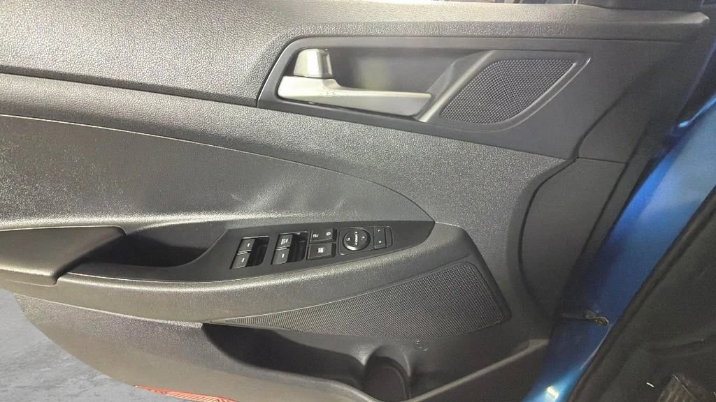 Used 2019 Blue Hyundai SE image 25