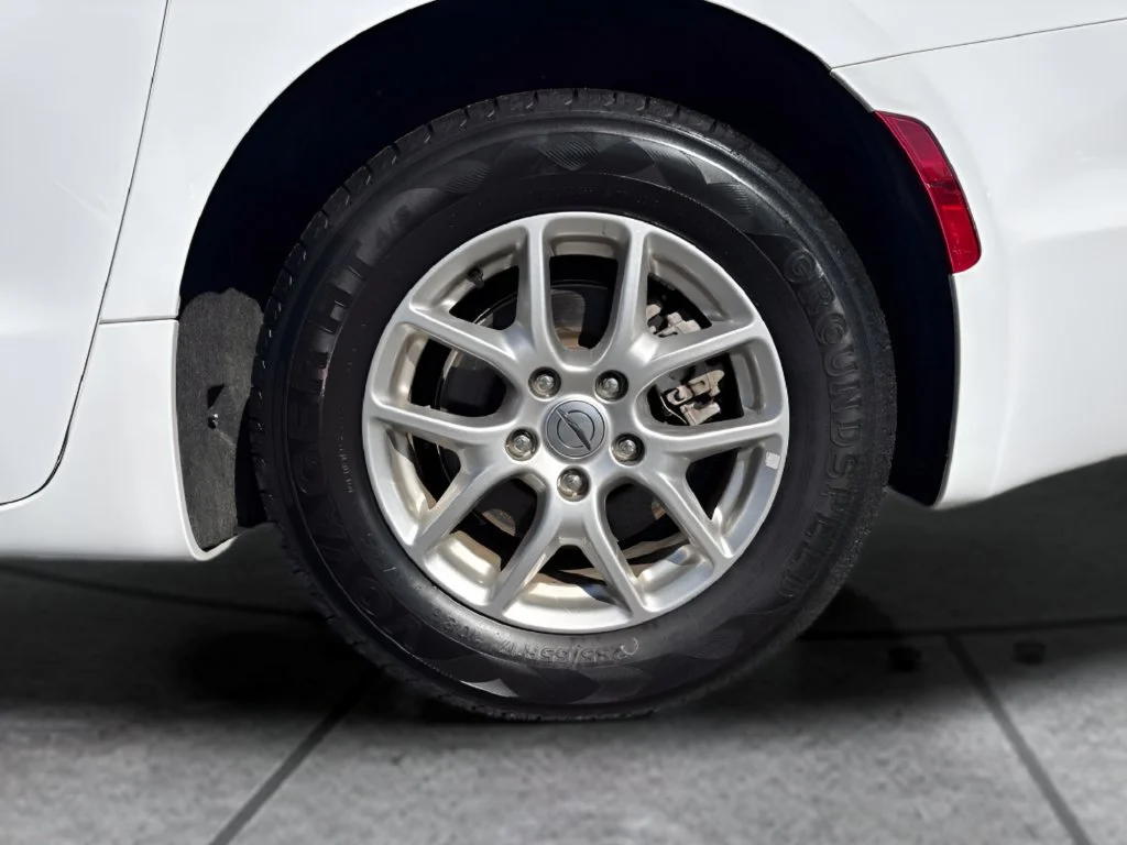 Used 2024 White Chrysler Touring L image 32