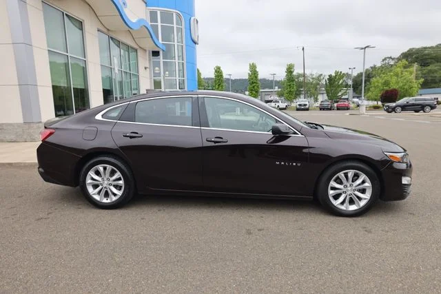 Used 2020 Chevrolet Malibu 1LT with VIN 1G1ZD5ST1LF067202 for sale in Roseburg, OR