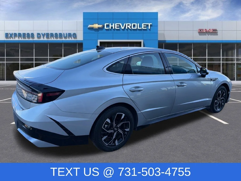 Used 2025 Silver Hyundai SEL image 7