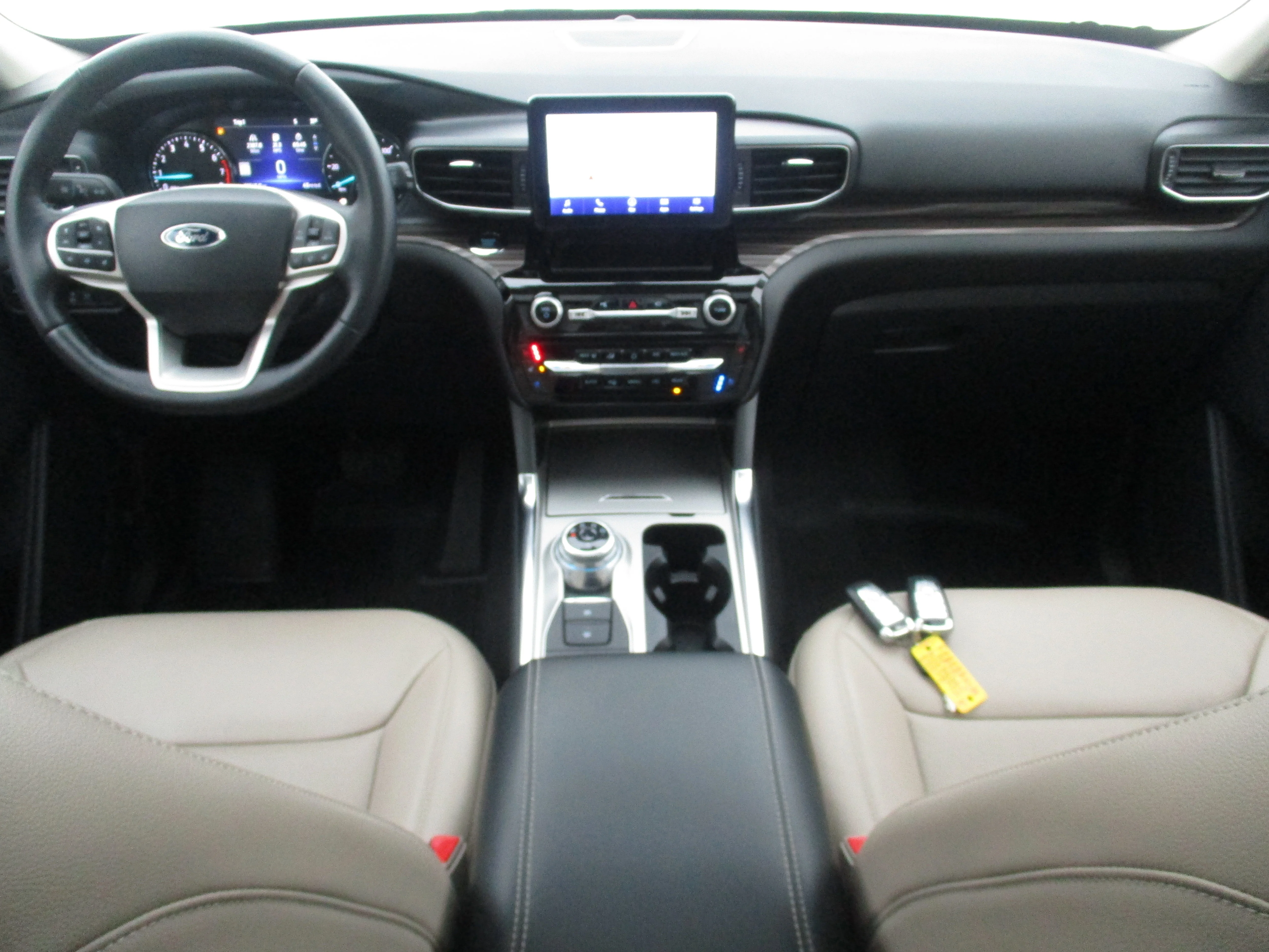 Used 2022 Star White Metallic Tri-Coat Ford Limited image 30