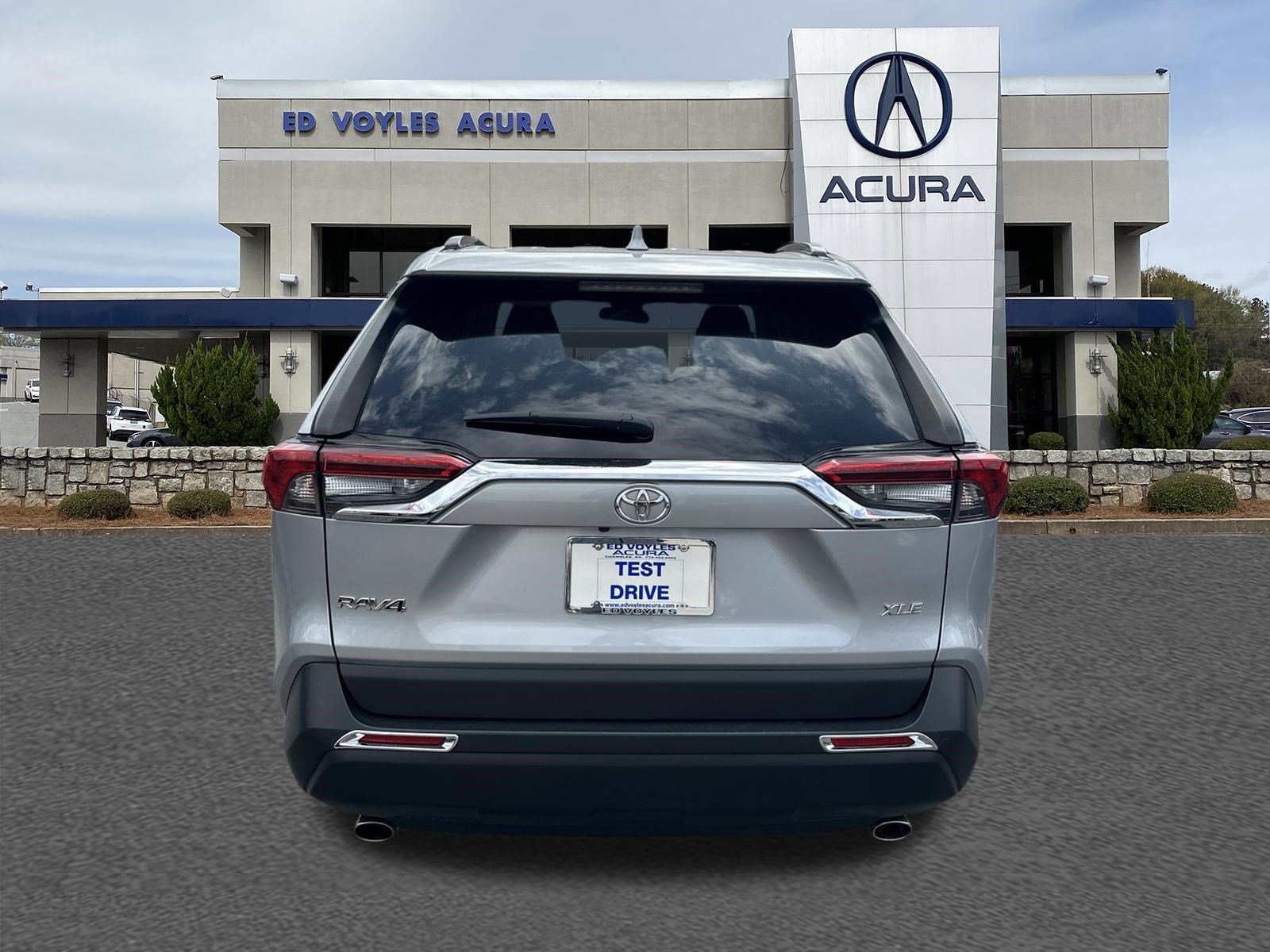 Used 2020 Silver Sky Metallic Toyota XLE image 6