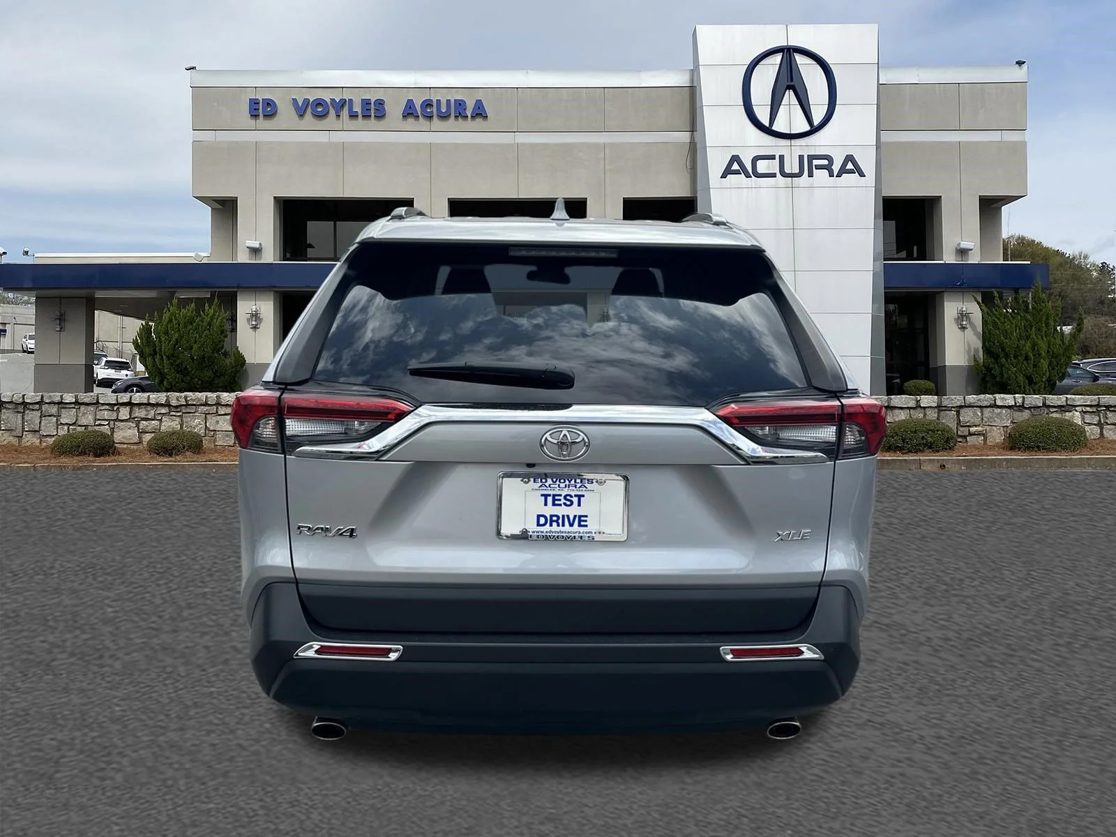 Used 2020 Silver Sky Metallic Toyota XLE image 6