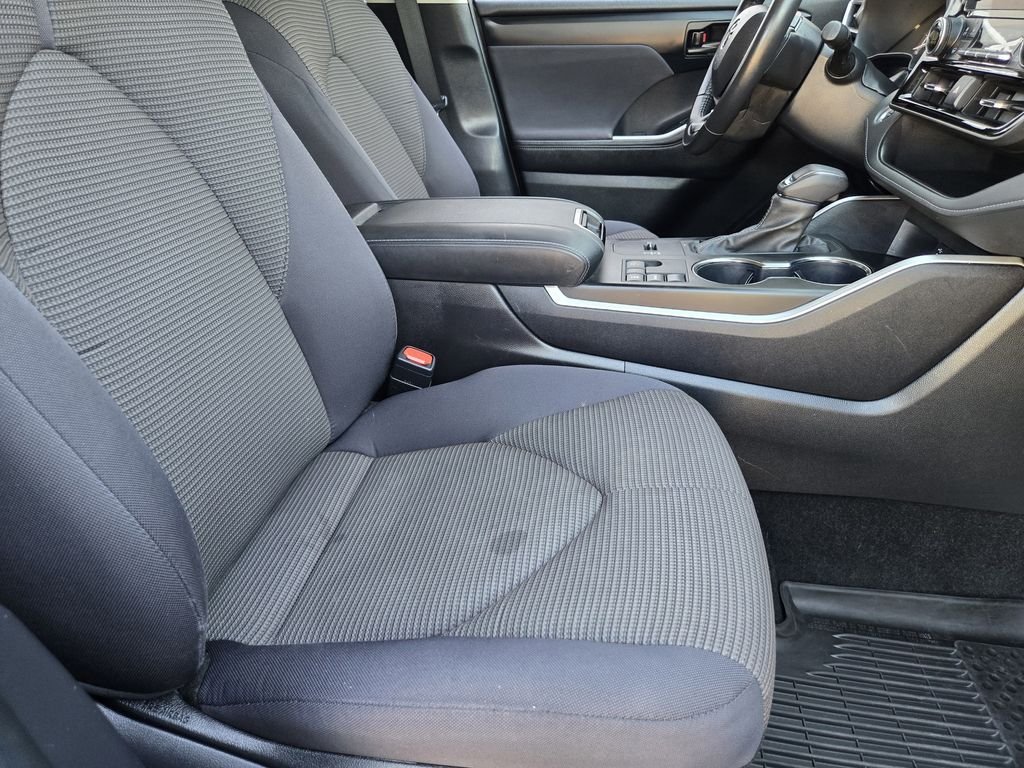 2024 Toyota Highlander LE - Photo 9