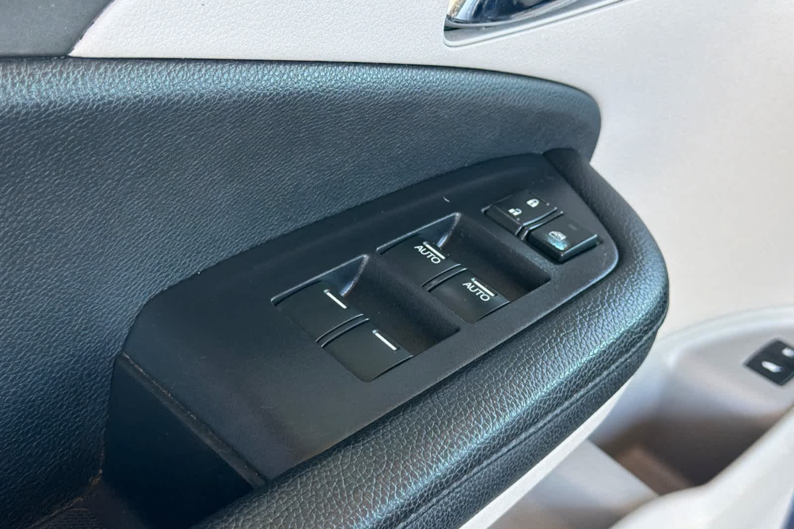 Used 2019 Obsidian Blue Pearl Honda EX-L image 13
