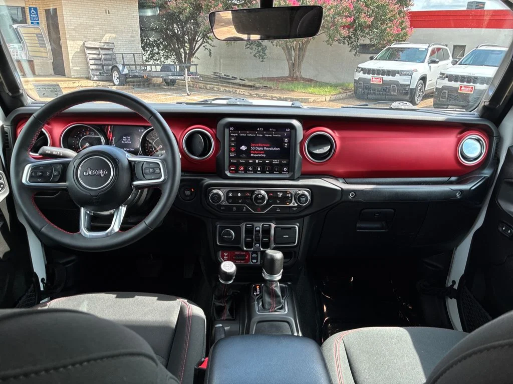 Used 2023 White Jeep Rubicon image 13