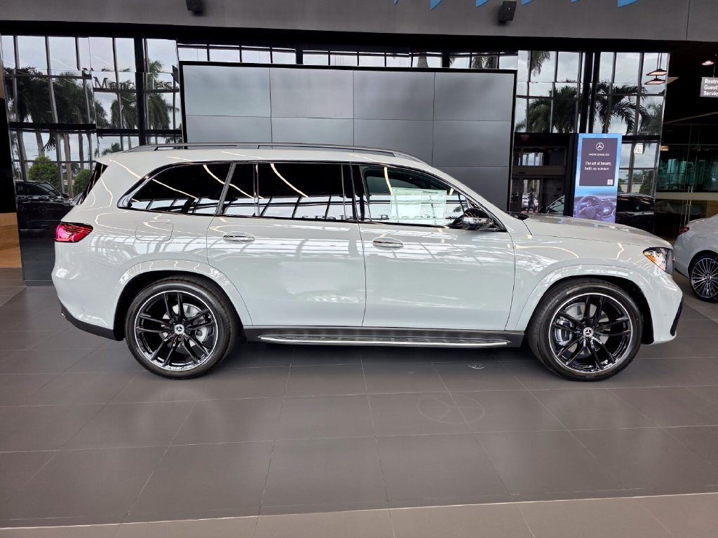 New 2027 MANUFAKTUR Alpine Grey Mercedes-Benz GLS 450 image 3