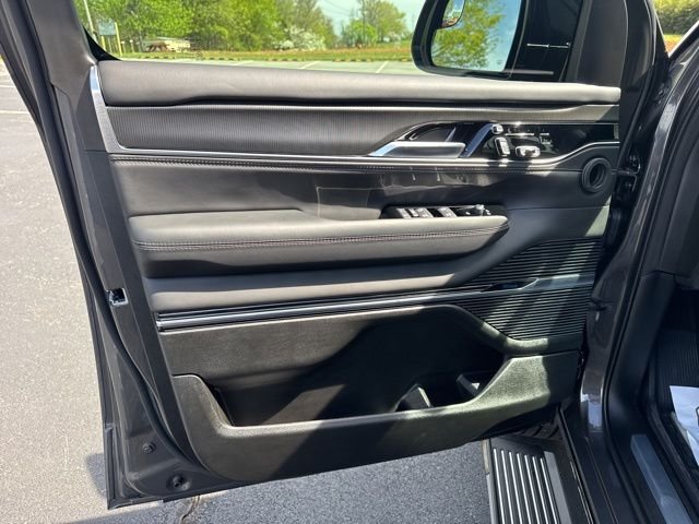New 2026 Baltic-Gray Metallic Clear-Coat Exterior Paint Jeep Summit Obsidian image 15