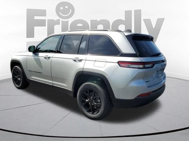 New 2026 Silver Zynith Exterior Paint Jeep Laredo Altitude image 3