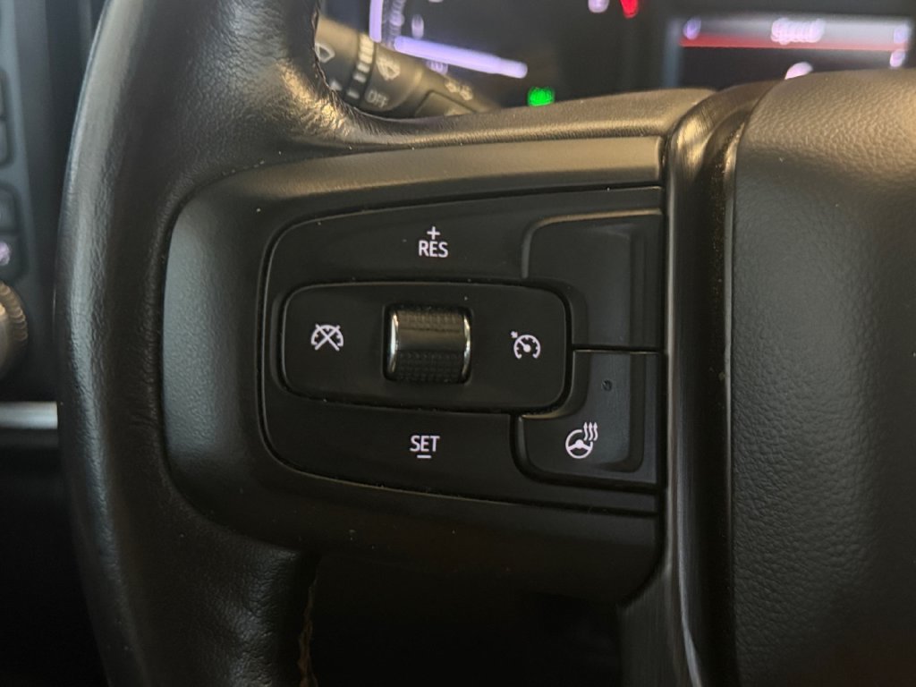 Used 2019 White GMC AT4 image 32