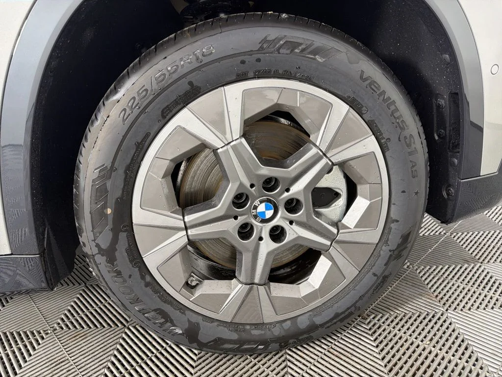 Used 2026 Space Silver Metallic BMW xDrive28i image 17