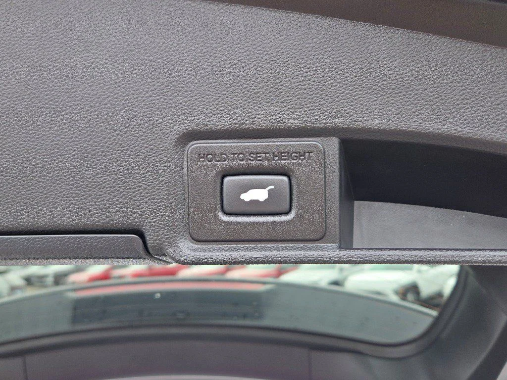 Used 2023 White Acura Base image 17
