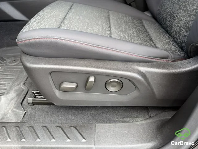 Used 2024 Black Chevrolet Z71 image 20