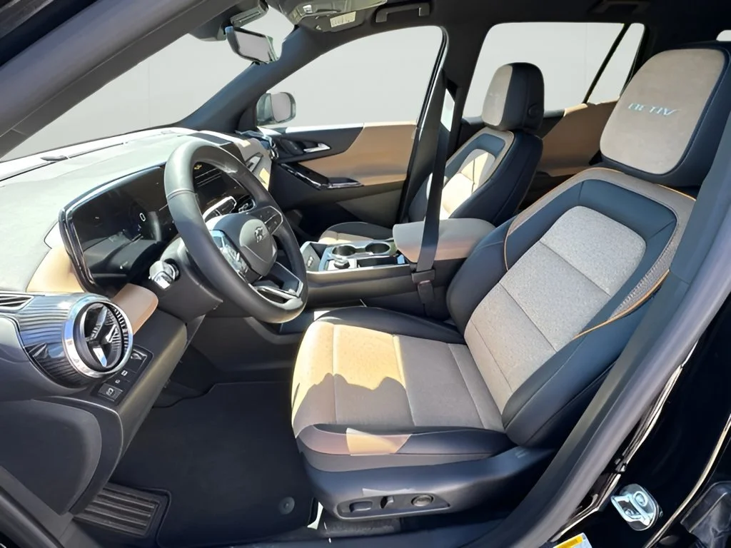 New 2027 Mosaic Black Metallic Chevrolet ACTIV image 7