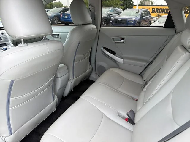 Used 2013 Silver Toyota Three image 21