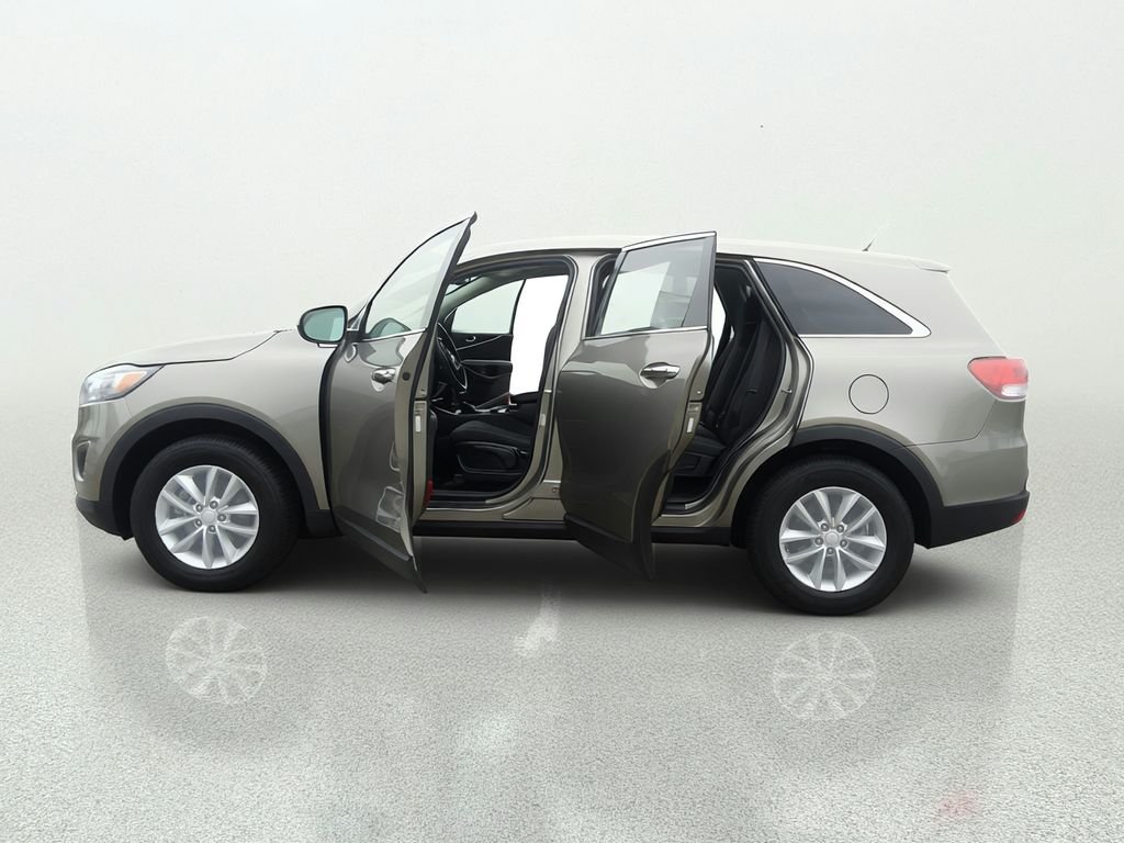 Used 2018 Silver Kia L image 12