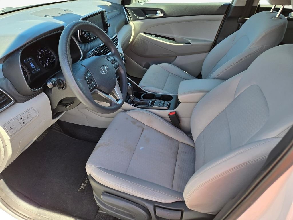 Used 2019 White Hyundai SE image 15